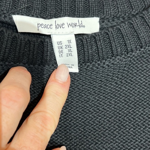 Peace Love World fun sweater - Picture 4 of 4